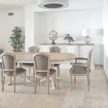Apartment Spacious With Sea View In 140 M² *