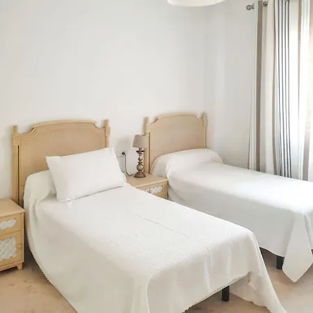 Spacious With Sea View In 140 M² Estepona