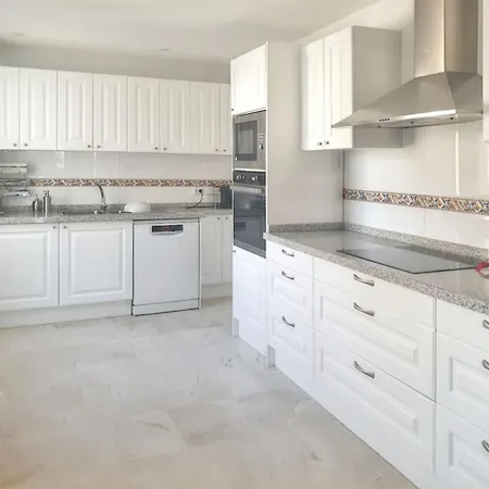 Apartment Spacious With Sea View In 140 M² Estepona